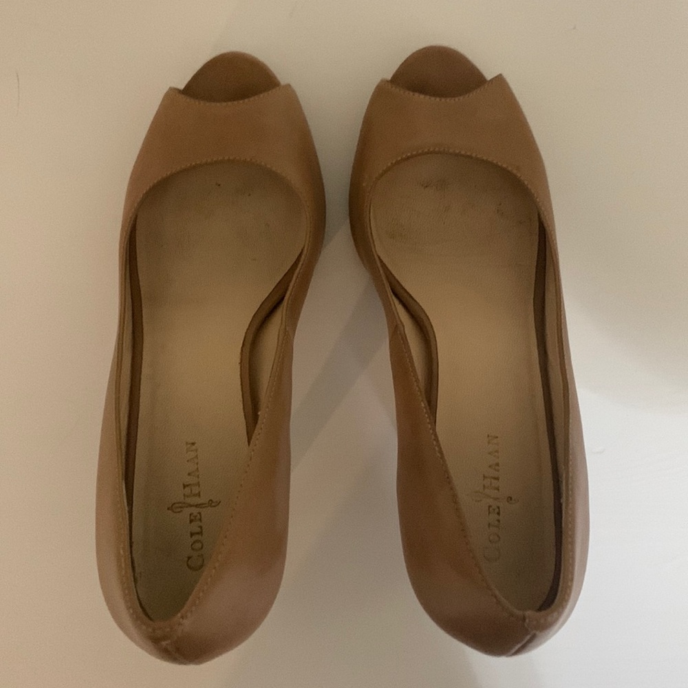 Cole Haan size 7 peep-toe tan pumps